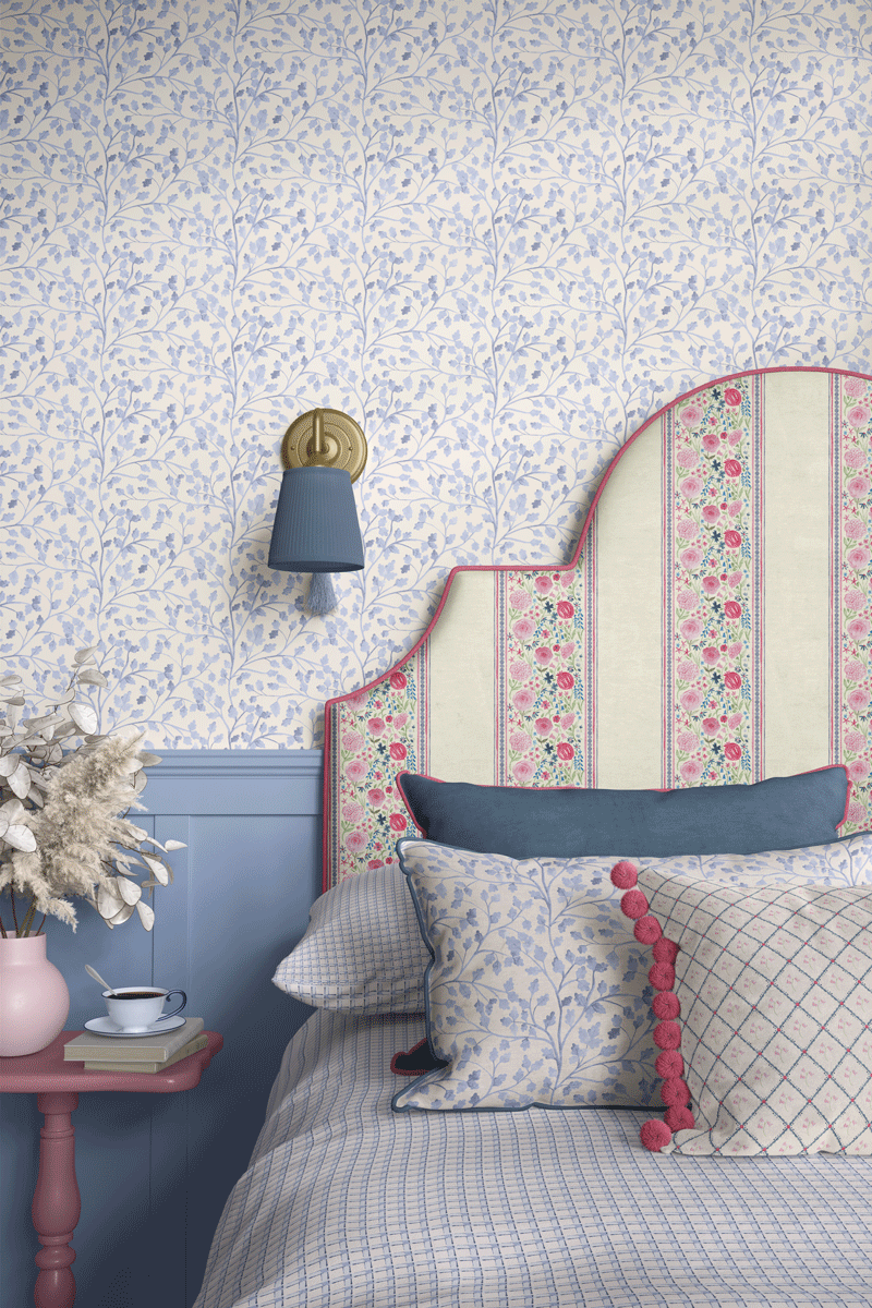 Timeless interior design example with MAtilda Trailing Leaveswallpaper and layered bedroom