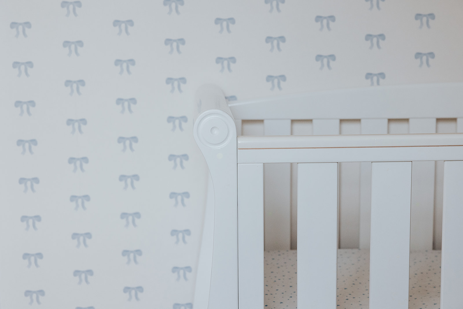 Blue Bow wallpaper in nursery