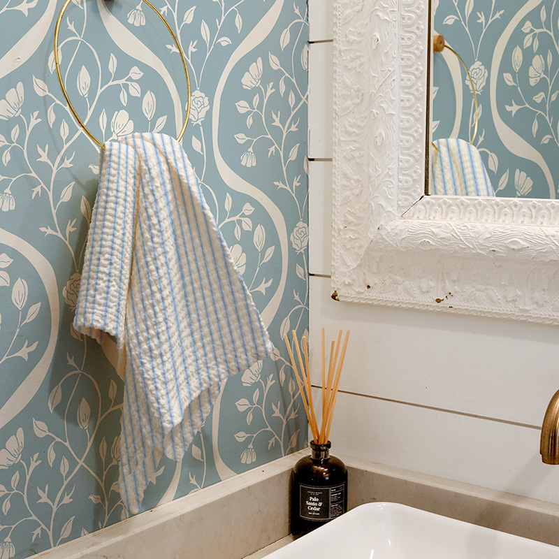 Bathroom wallpaper, Maragaret: Between the Lines in mist blue